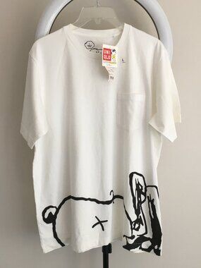 NWT UNIQLO x KAWS x PEANUTS White Big Black Snoopy Print Short Sleeve Tee Shirt